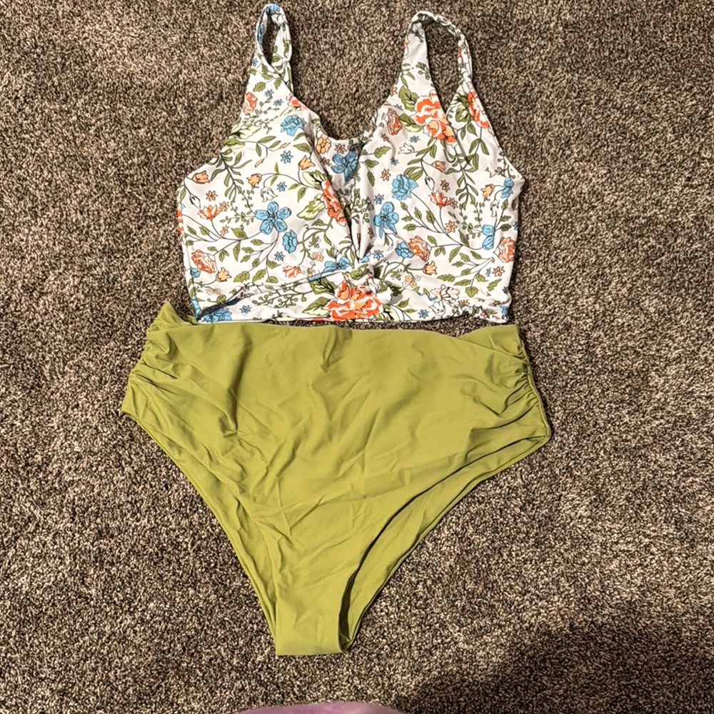 Floral Print Swimsuit with Green Bottoms